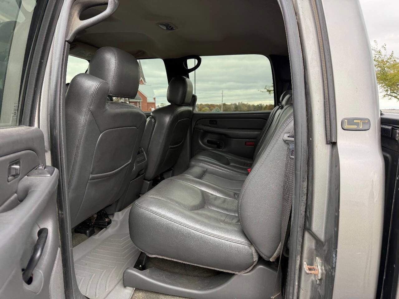 Used 2006 Chevrolet Silverado 2500 LT w/ Heavy-Duty Power Package image 10