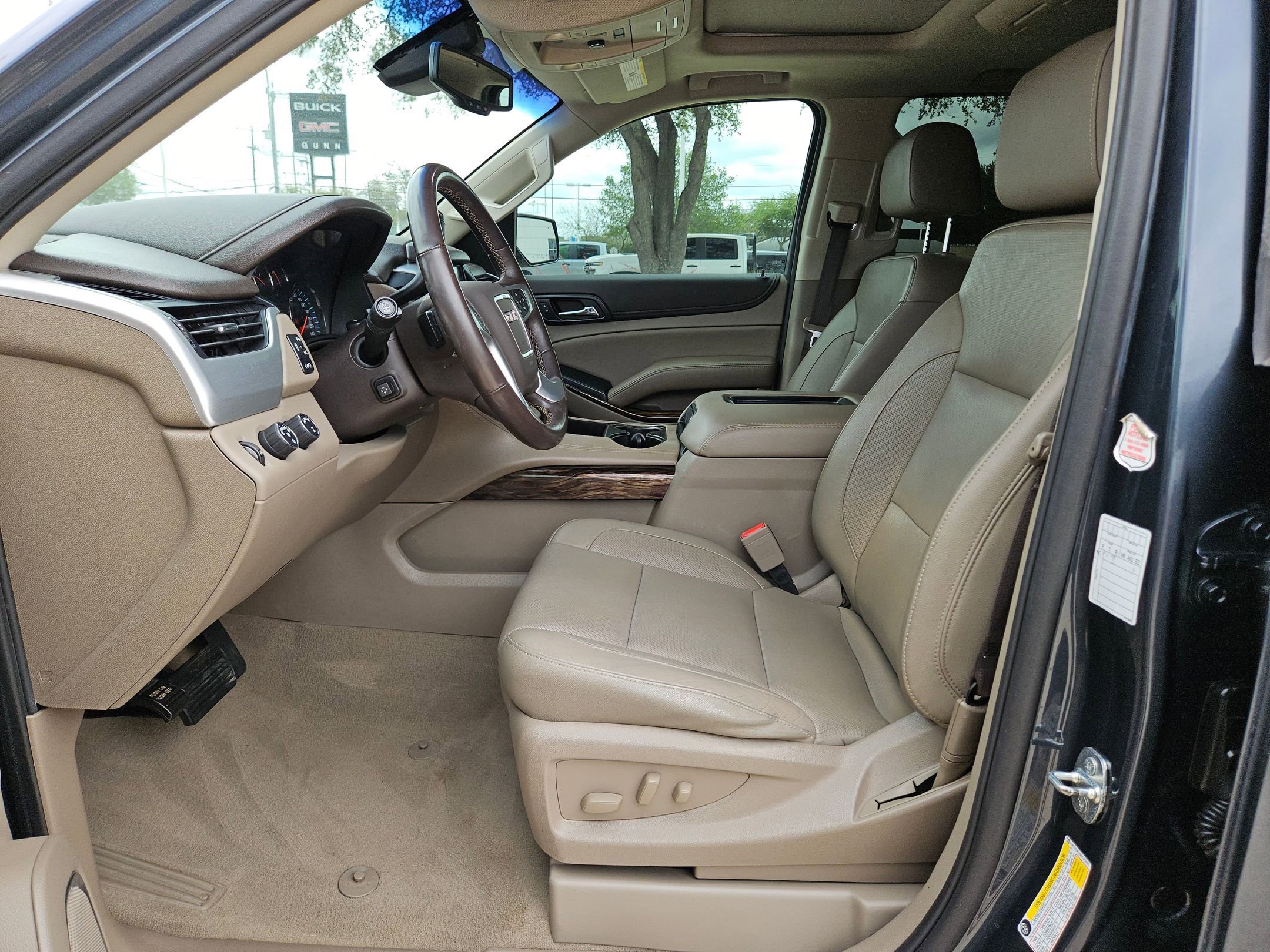 Used 2019 GMC Yukon XL SLT w/ Open Road Package image 9