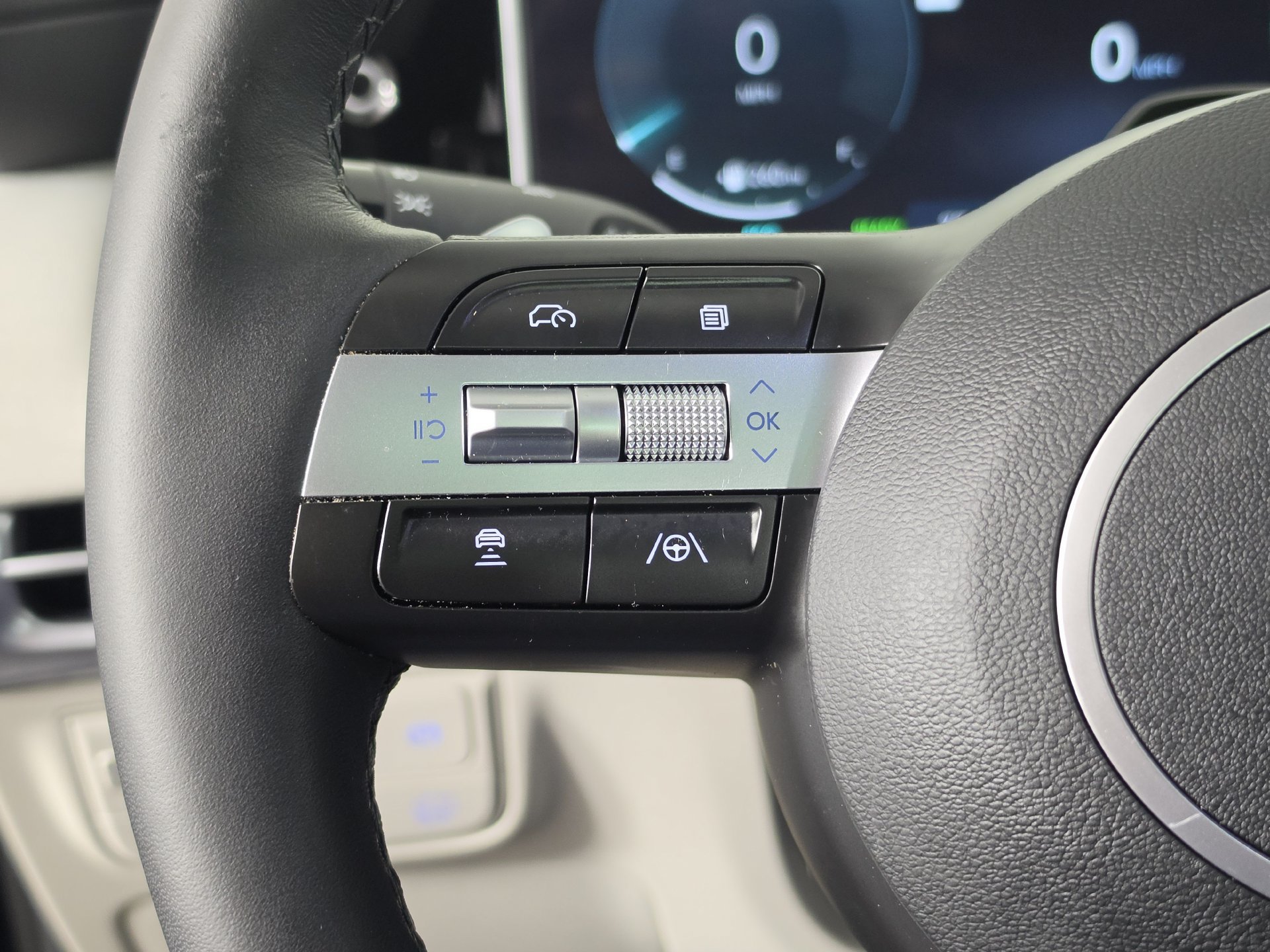 Used 2025 Hyundai Tucson Limited AWD/4WD image 8