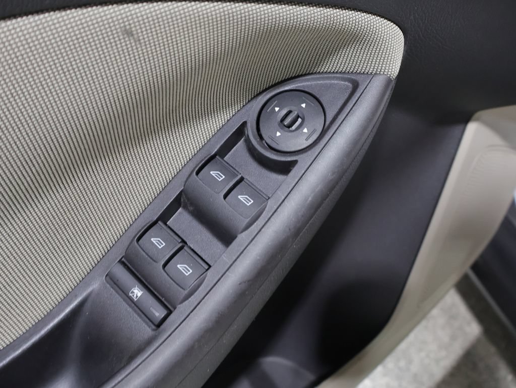 Used 2012 Ford Focus SE FWD image 19