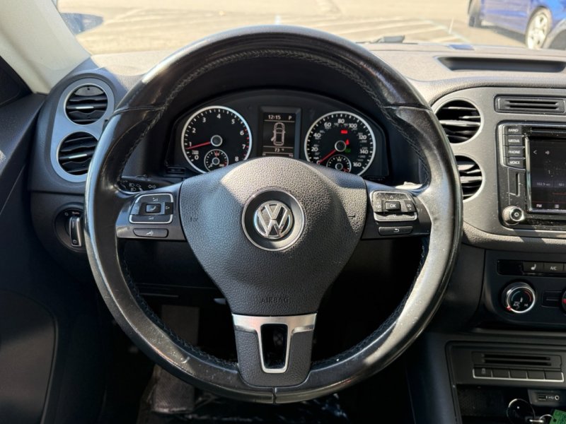 Used 2017 Volkswagen Tiguan S image 17