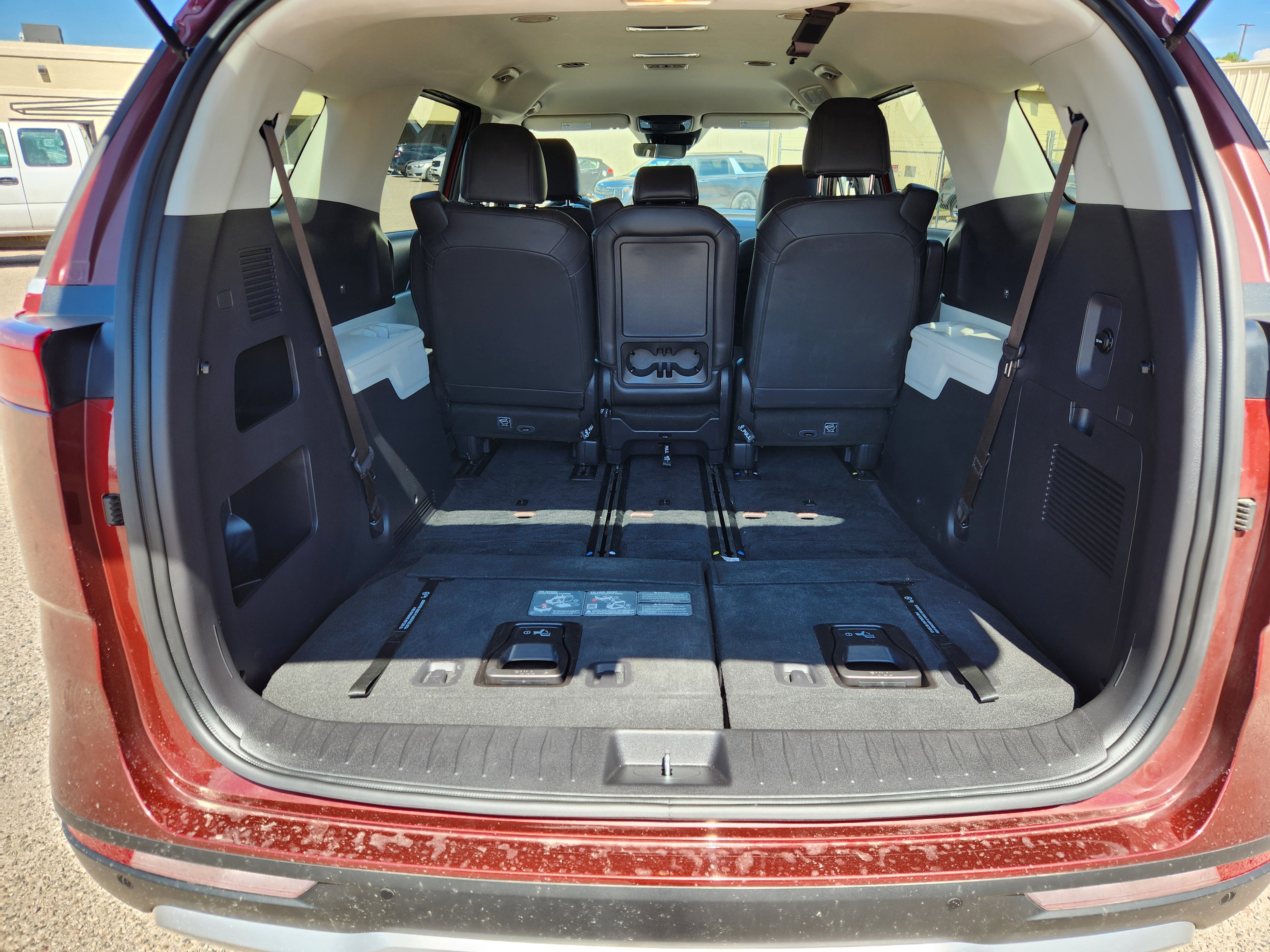 Used 2024 Kia Carnival LX image 12