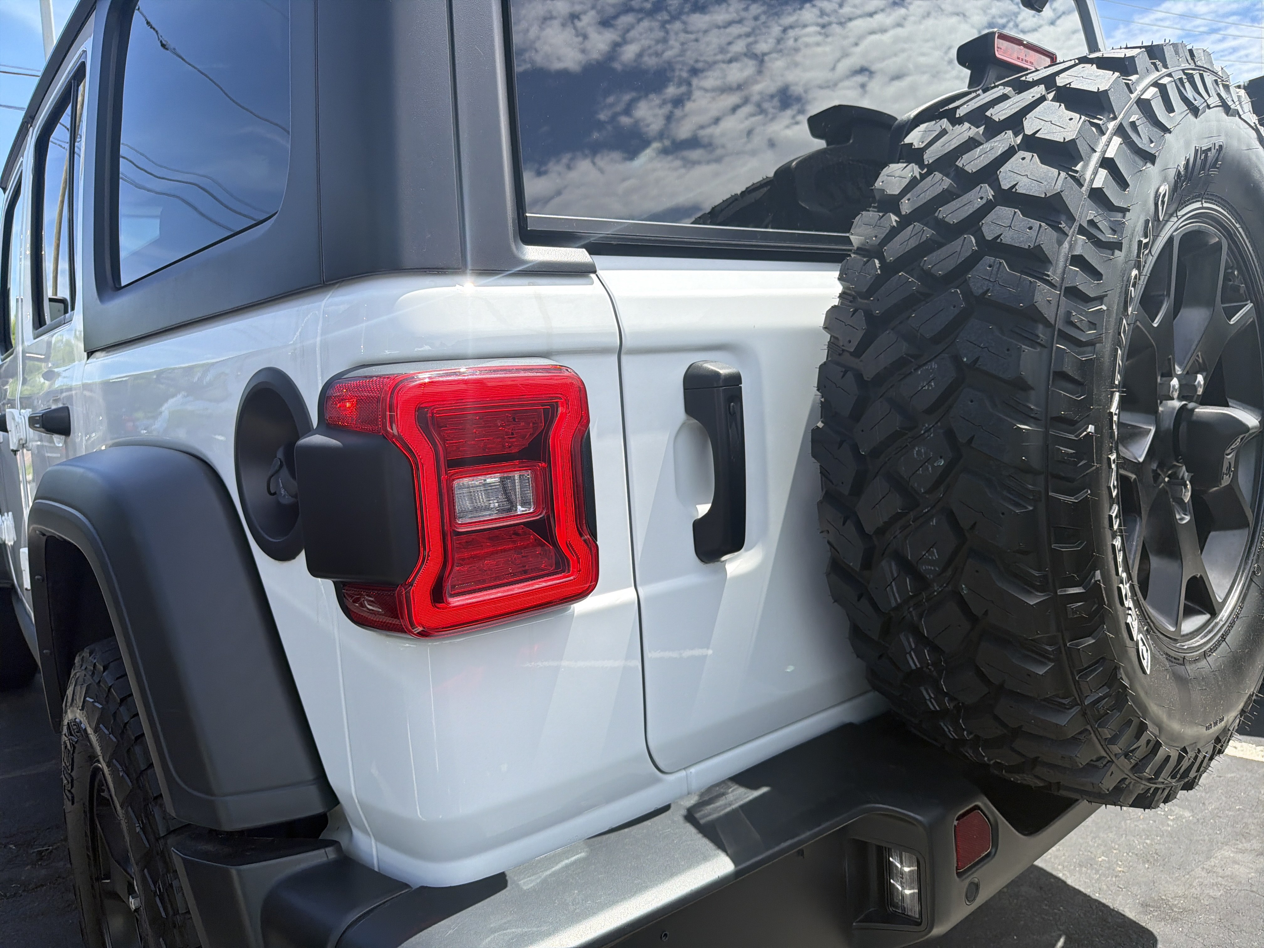 Used 2022 Jeep Wrangler Unlimited Willys AWD/4WD image 9