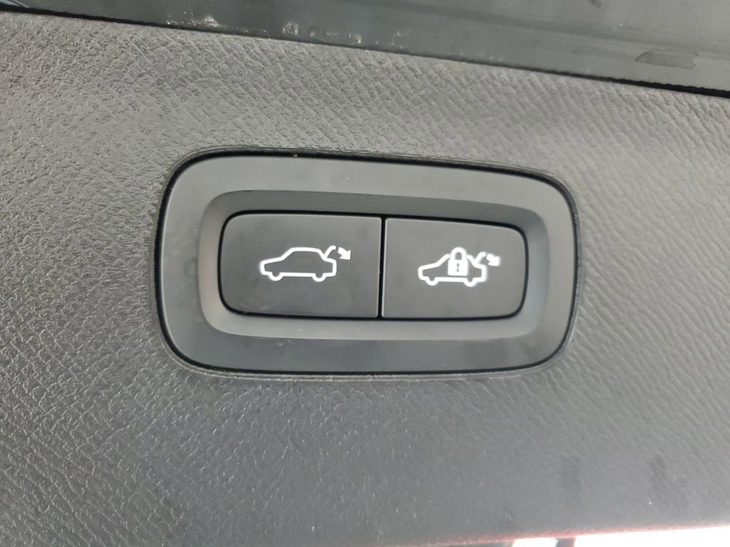 Certified 2024 Volvo XC90 B6 Ultimate w/ Protection Package Premier image 12