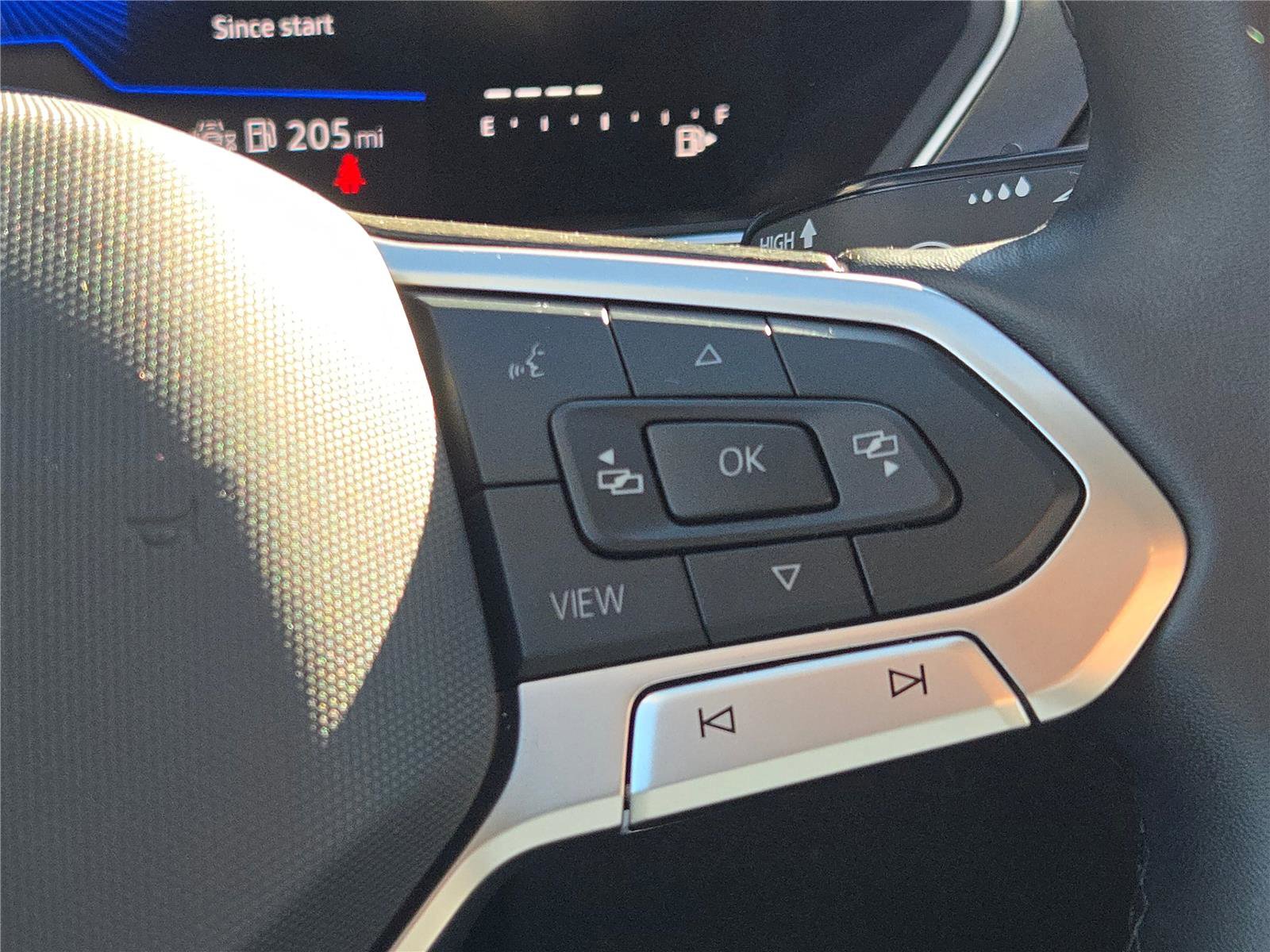 Used 2024 Volkswagen Tiguan Wolfsburg Edition image 34