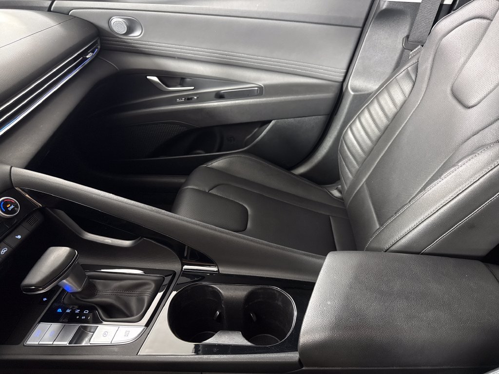 Certified 2025 Hyundai Elantra Limited FWD image 25