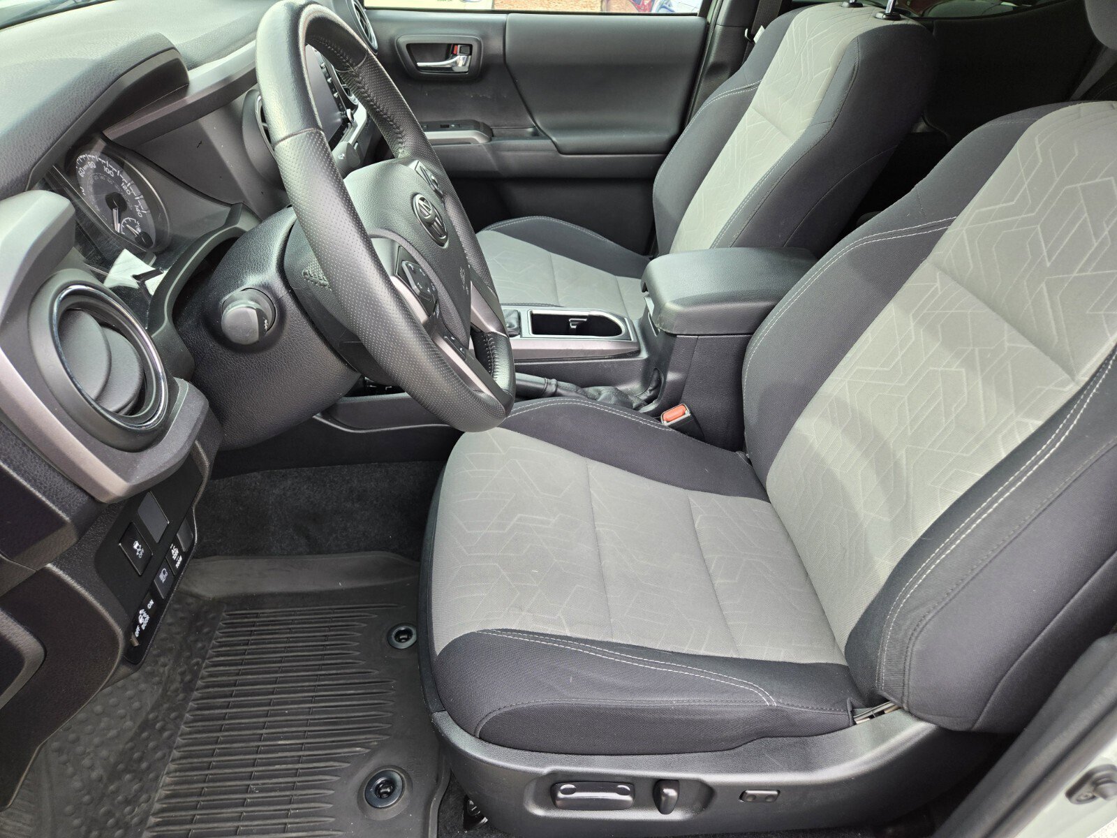 Used 2022 Toyota Tacoma TRD Sport image 11