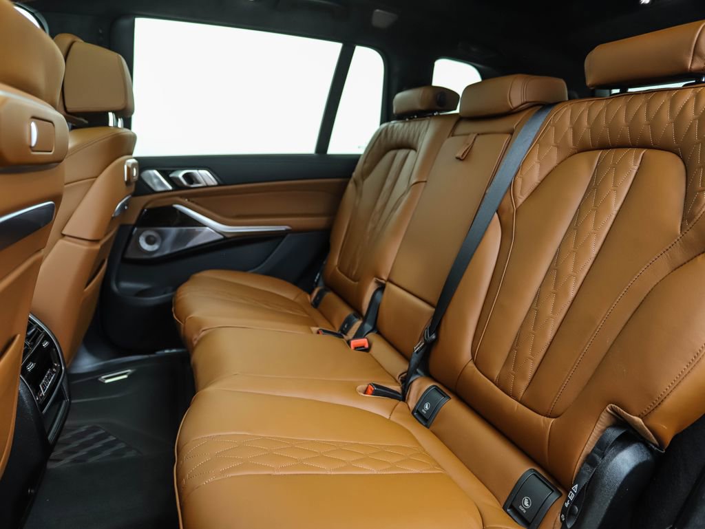 New 2026 BMW X7 M60i image 23