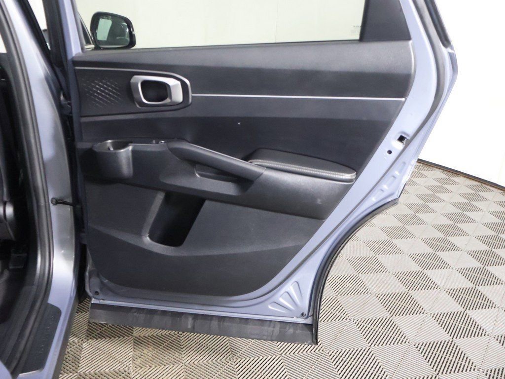 Used 2024 Kia Sorento S image 26