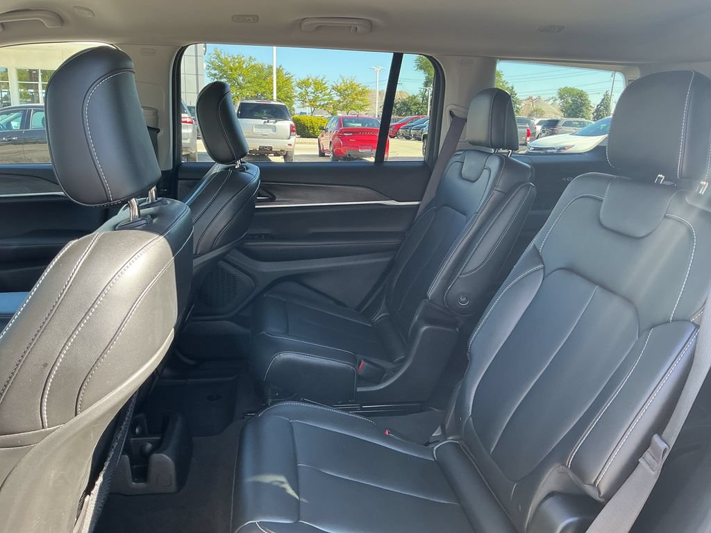 Used 2023 Jeep Grand Cherokee L Limited AWD/4WD image 24