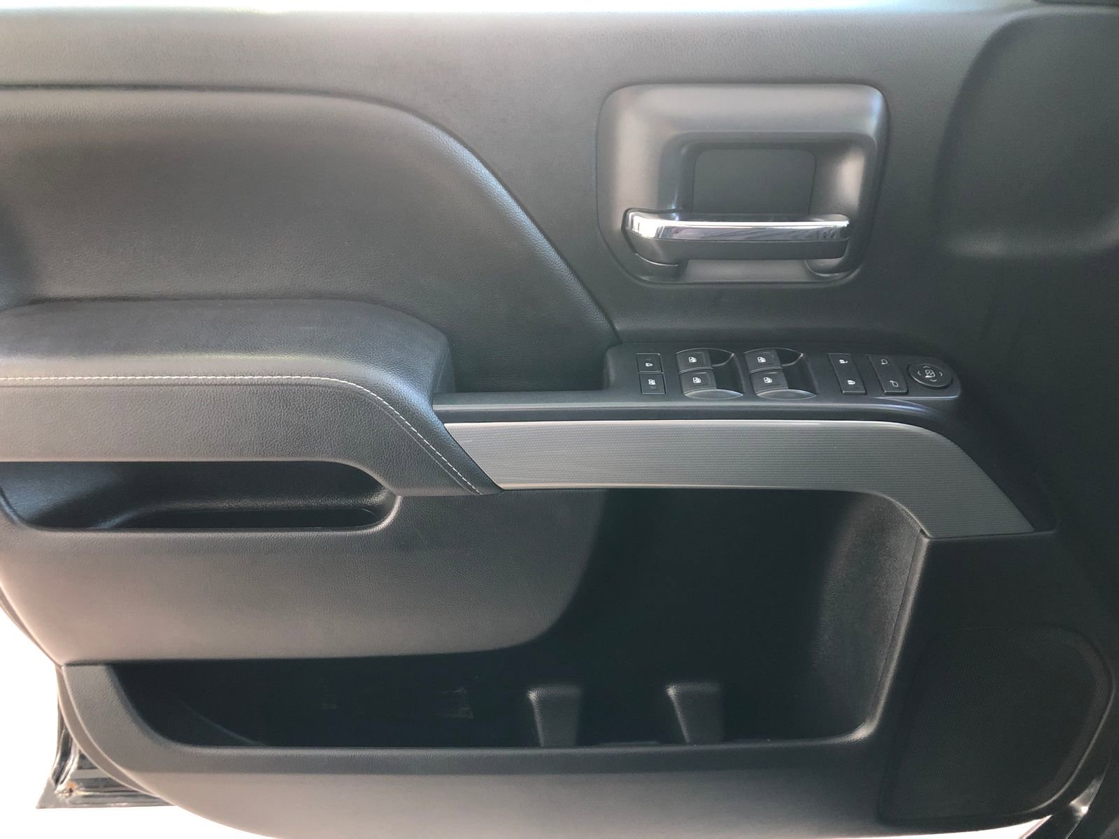 Used 2017 Chevrolet Silverado 1500 LT w/ Midnight Edition image 35