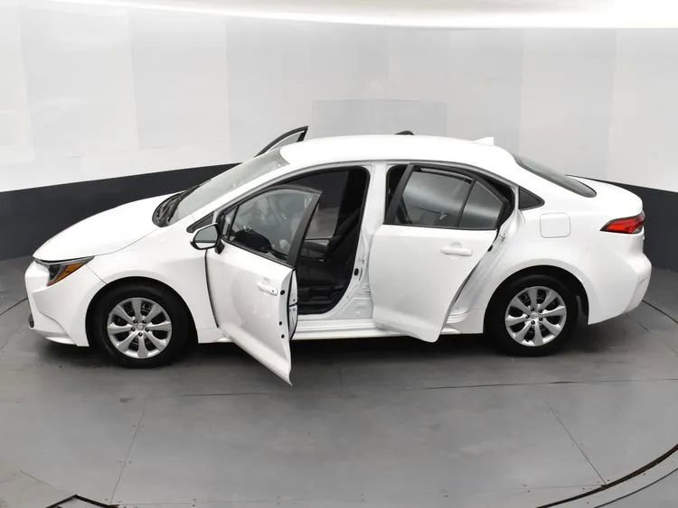 Used 2025 Toyota Corolla LE image 7