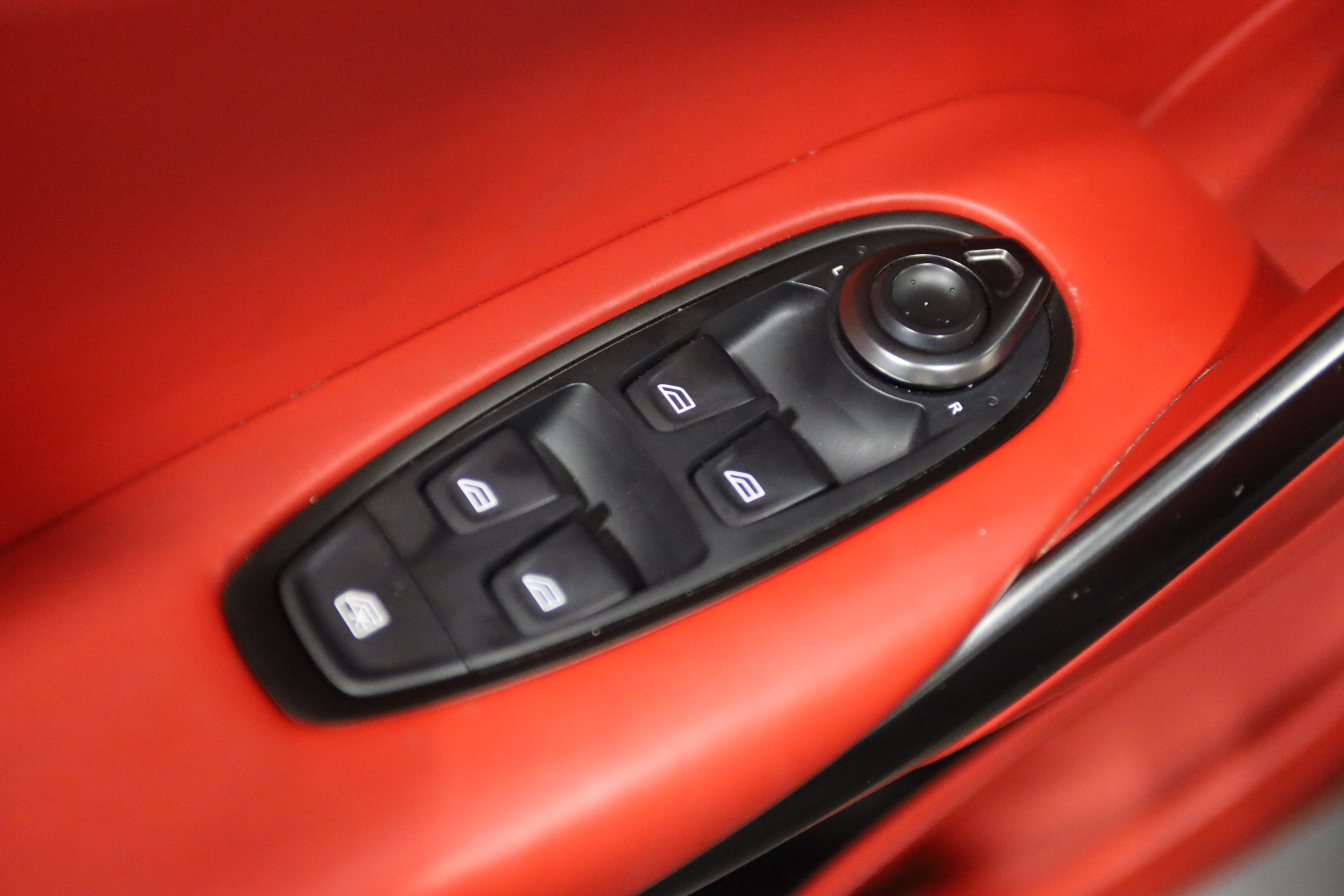 Used 2022 Aston Martin DBX AWD/4WD image 15
