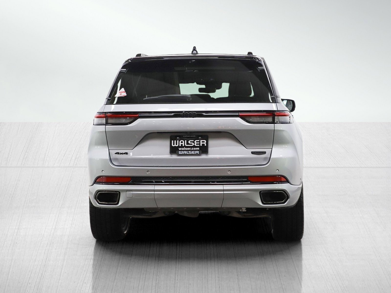 Used 2024 Jeep Grand Cherokee Summit image 4