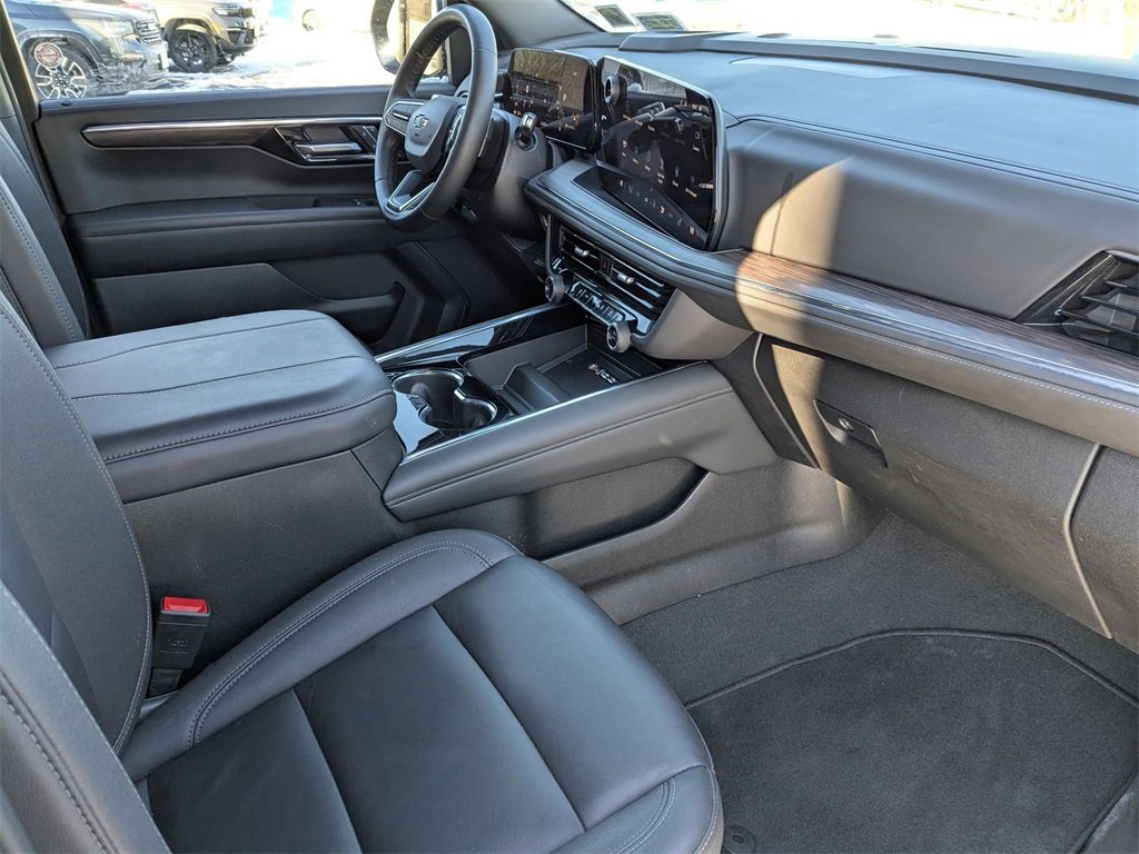 Used 2025 Chevrolet Suburban Z71 image 40