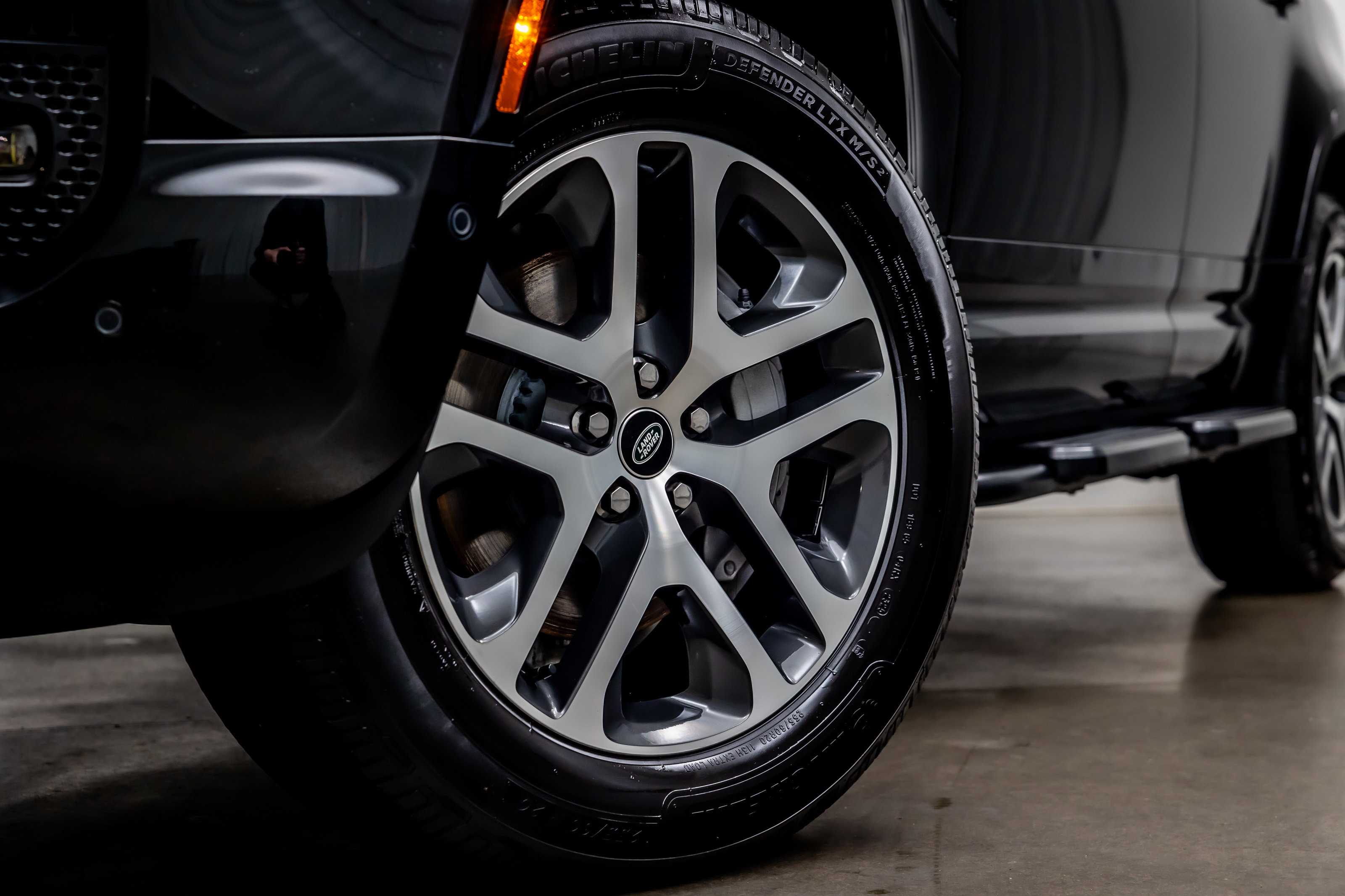 Used 2024 Land Rover Defender 110 X-Dynamic SE image 22