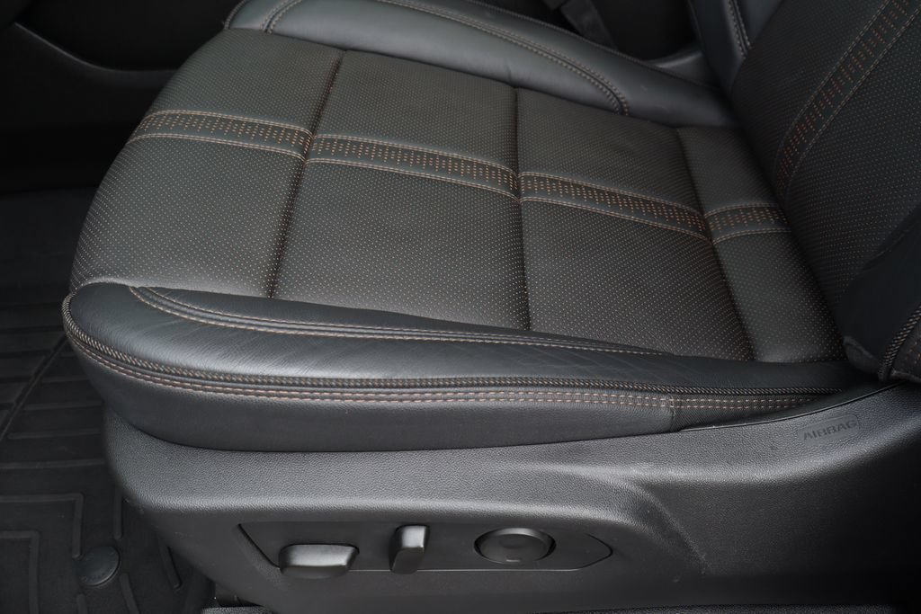 Certified 2025 Chevrolet Tahoe High Country AWD/4WD image 23