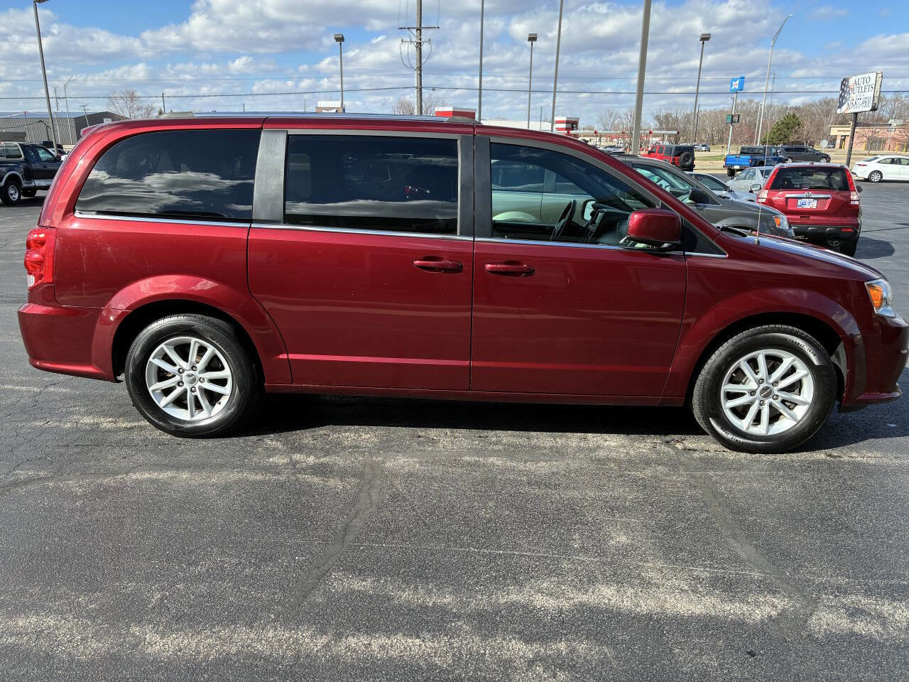 Used 2019 Dodge Grand Caravan SXT image 29