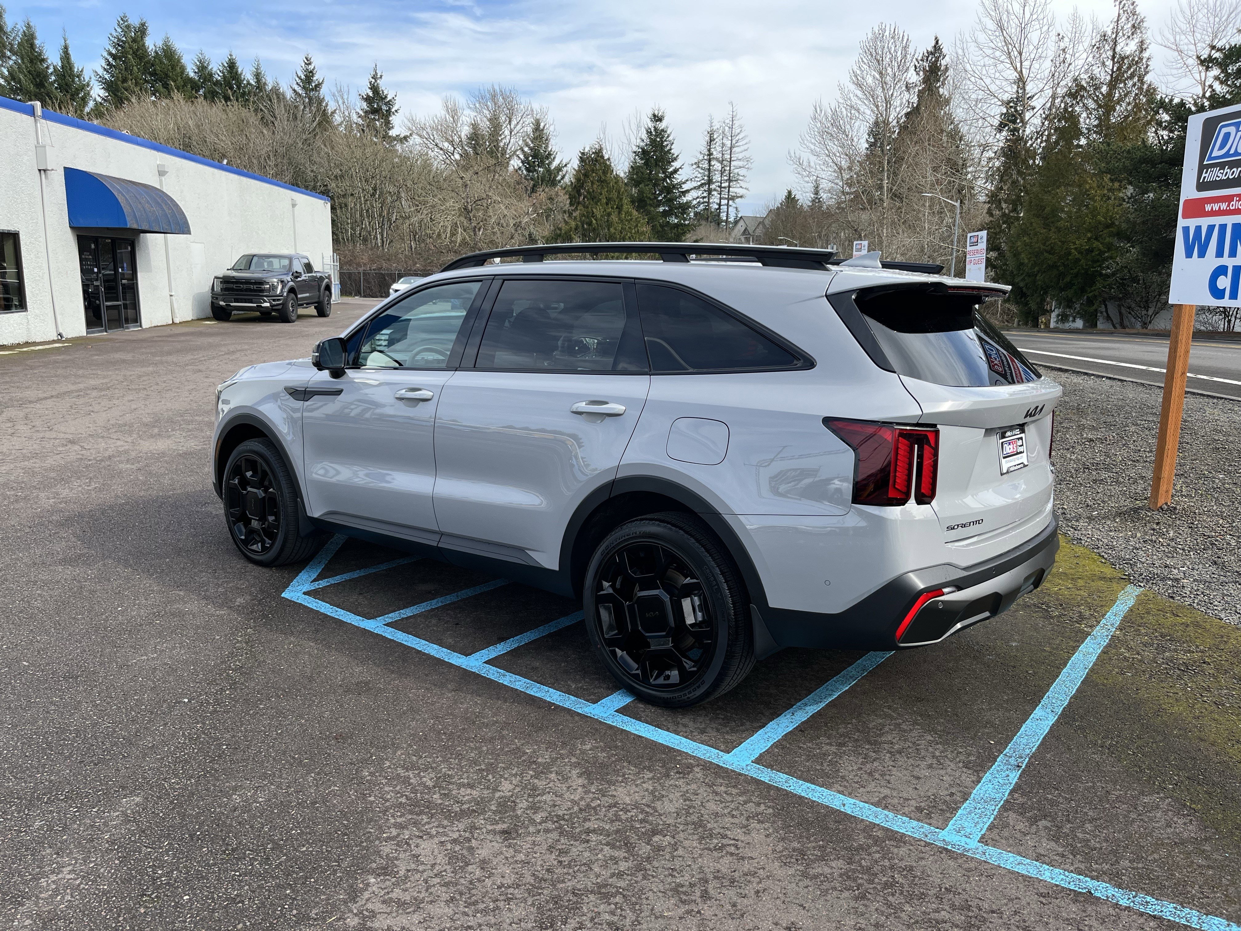 Used 2025 Kia Sorento SX Prestige image 3