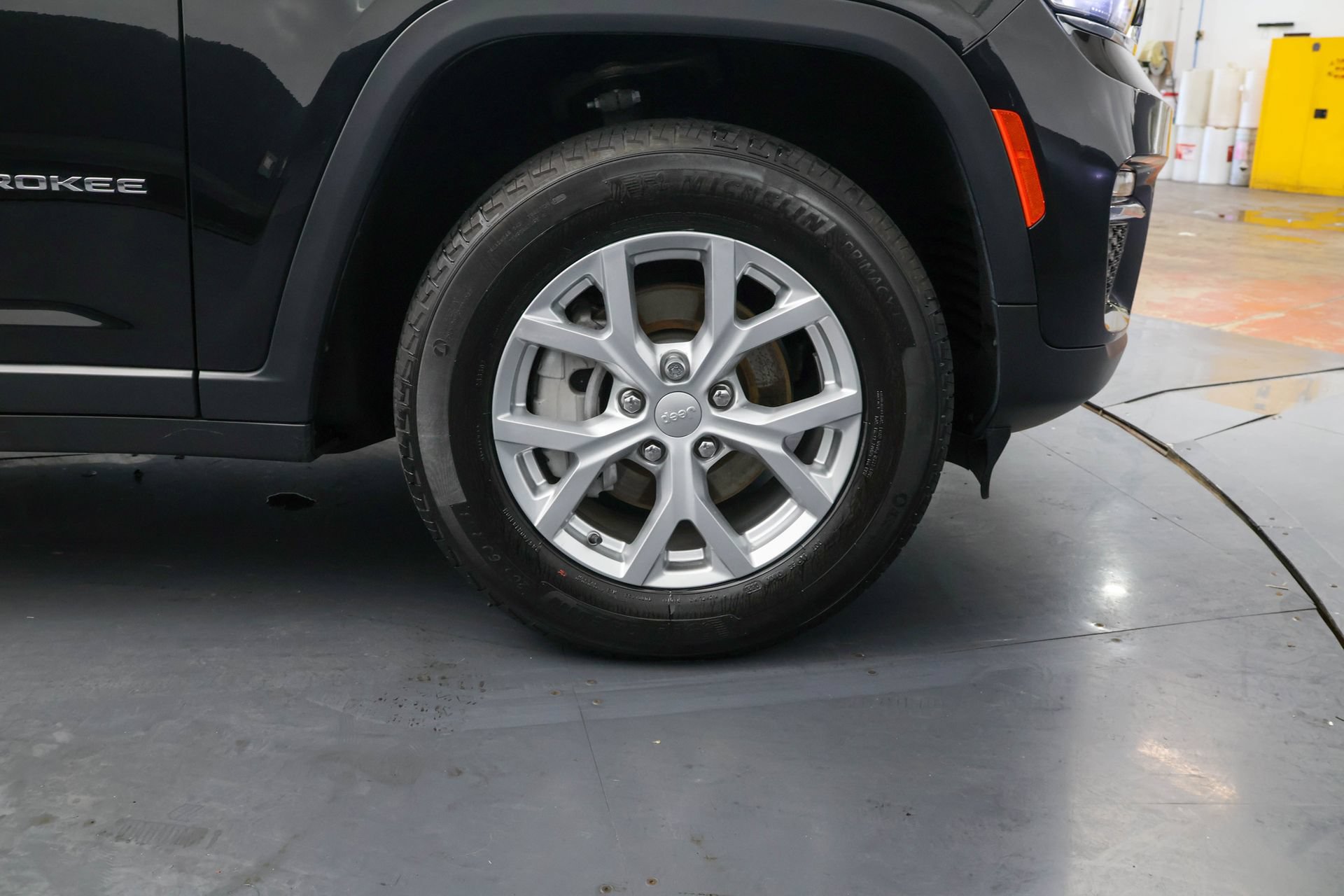 Used 2023 Jeep Grand Cherokee Limited AWD/4WD image 38