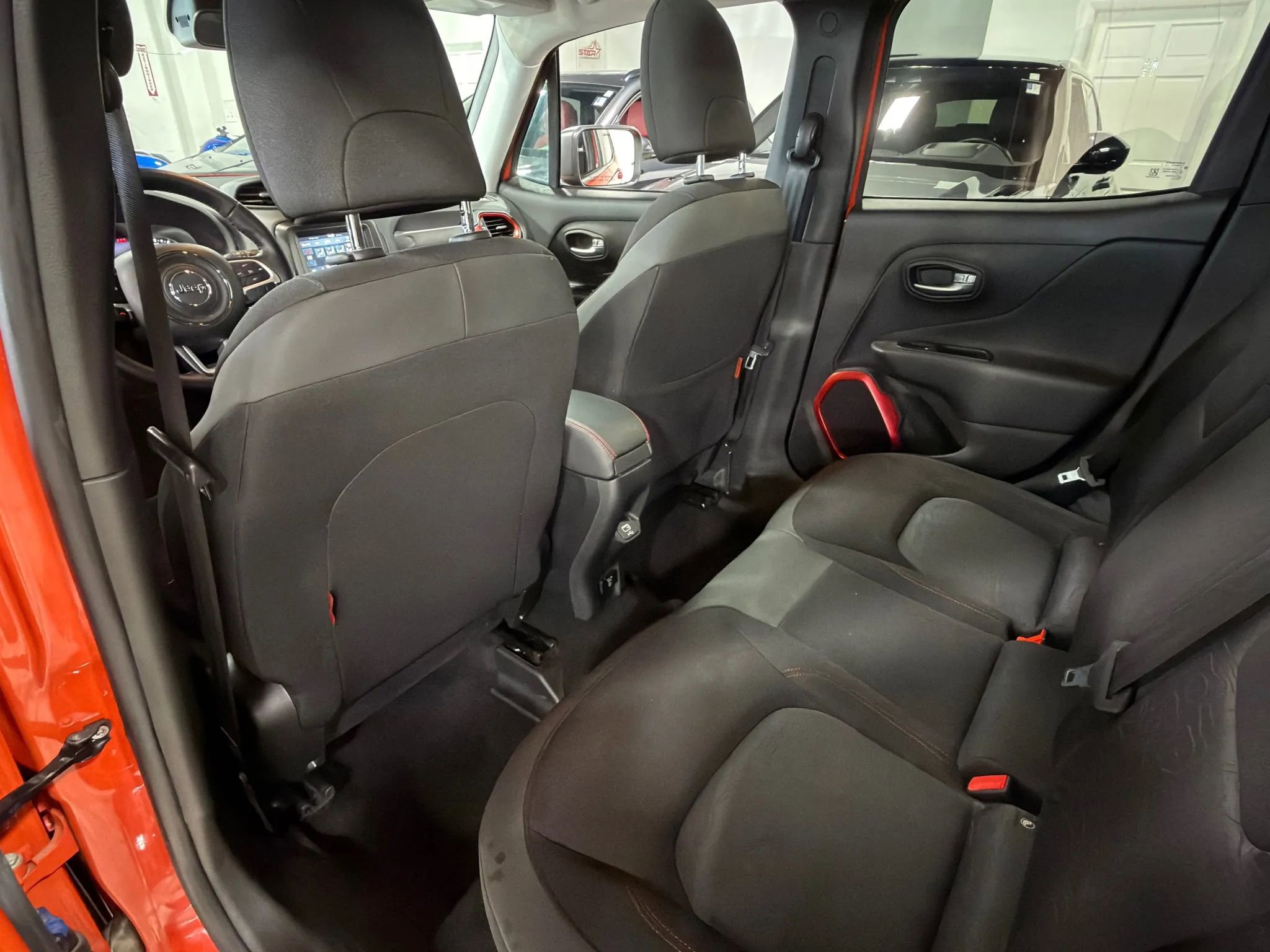 Used 2019 Jeep Renegade Trailhawk AWD/4WD image 25