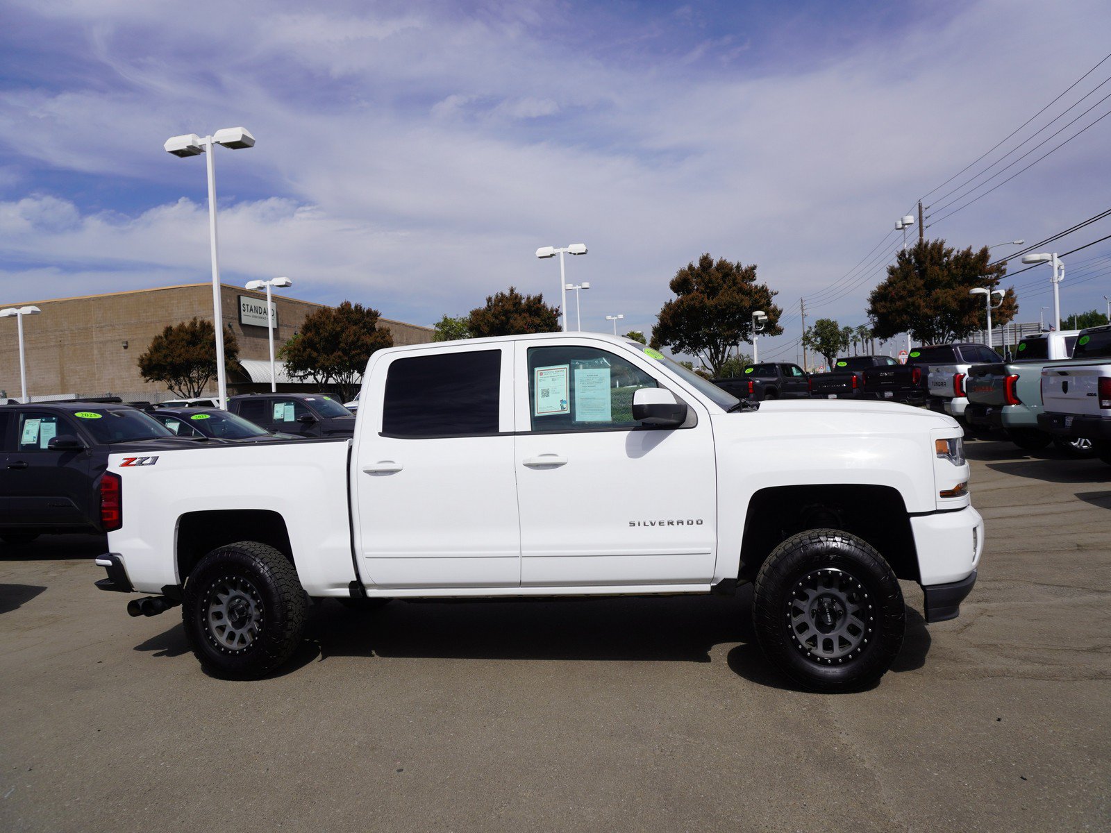 Used 2018 Chevrolet Silverado 1500 LT w/ All Star Edition AWD/4WD image 4