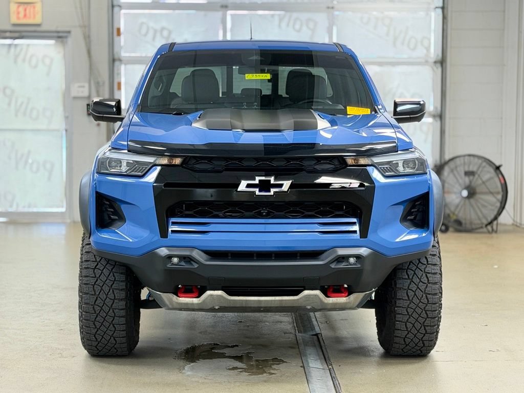 Used 2025 Chevrolet Colorado ZR2 w/ Technology Package AWD/4WD image 2
