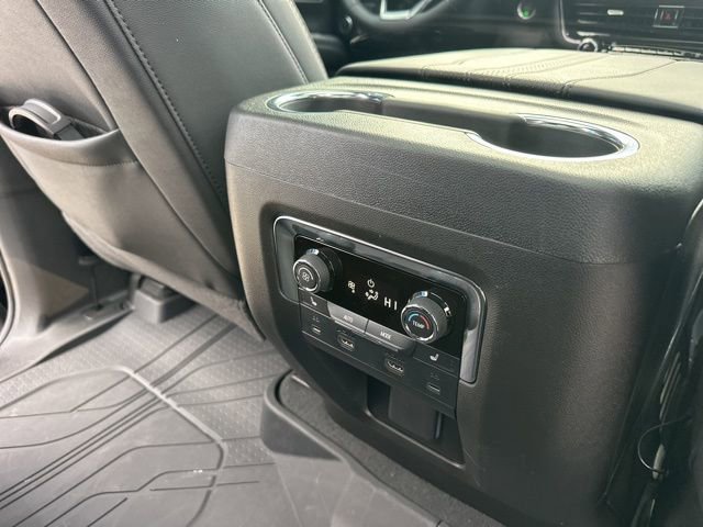 Used 2026 Chevrolet Suburban High Country AWD/4WD image 9
