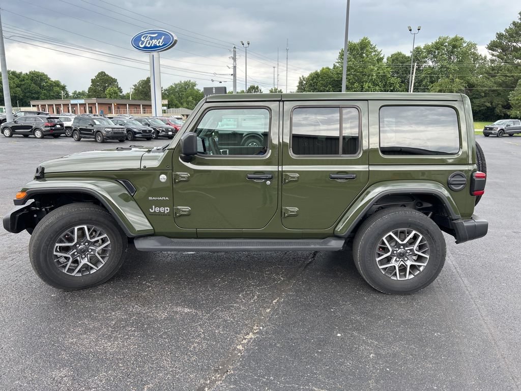 Used 2024 Jeep Wrangler Unlimited Sahara AWD/4WD image 4