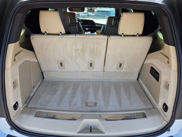 Used 2021 Cadillac Escalade Premium Luxury image 13