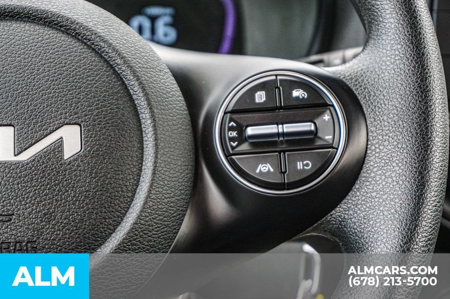 Used 2025 Kia Soul LX w/ LX Technology Package FWD image 30