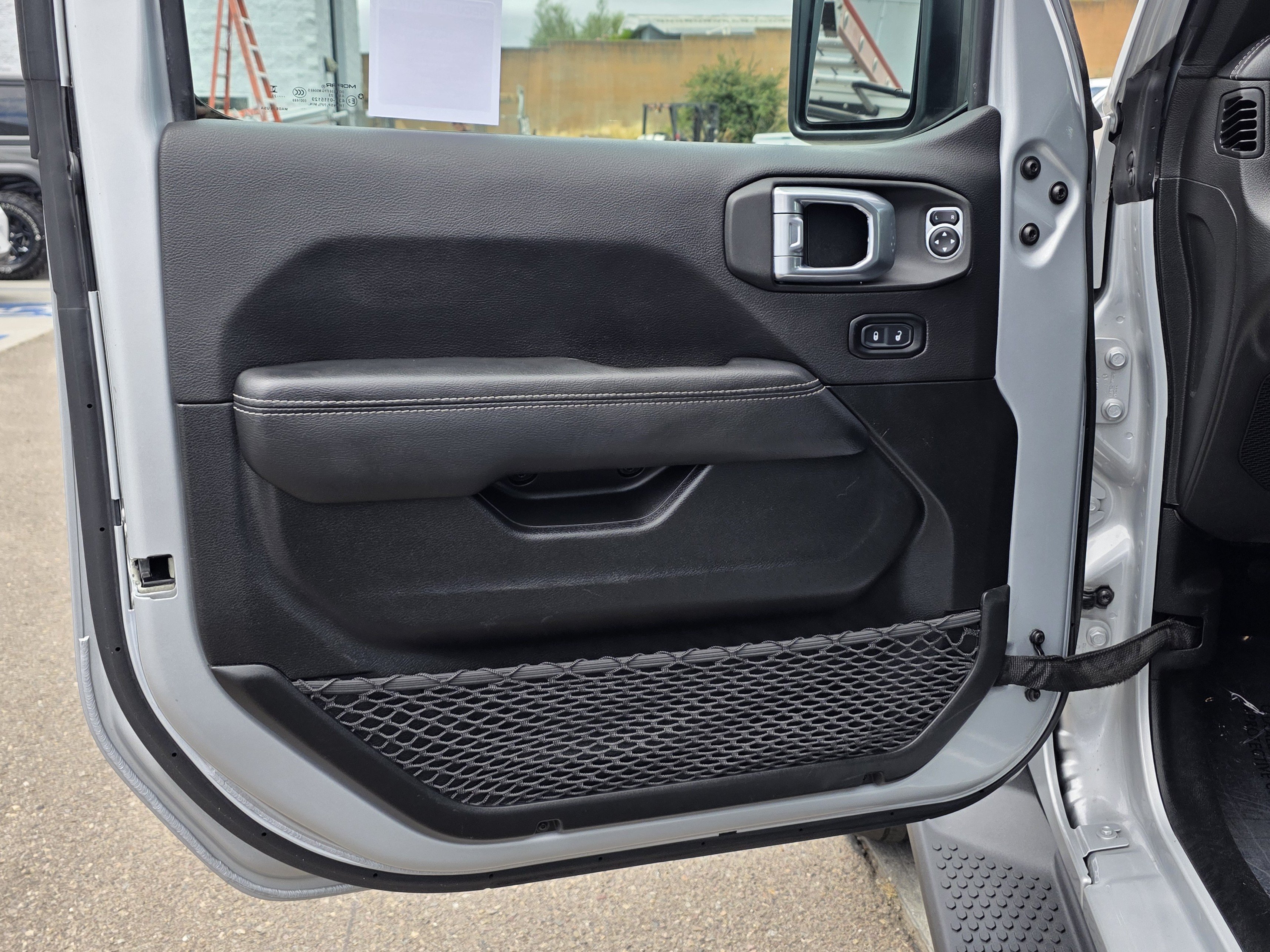 Used 2023 Jeep Wrangler Unlimited Sahara w/ Cold Weather Group AWD/4WD image 11