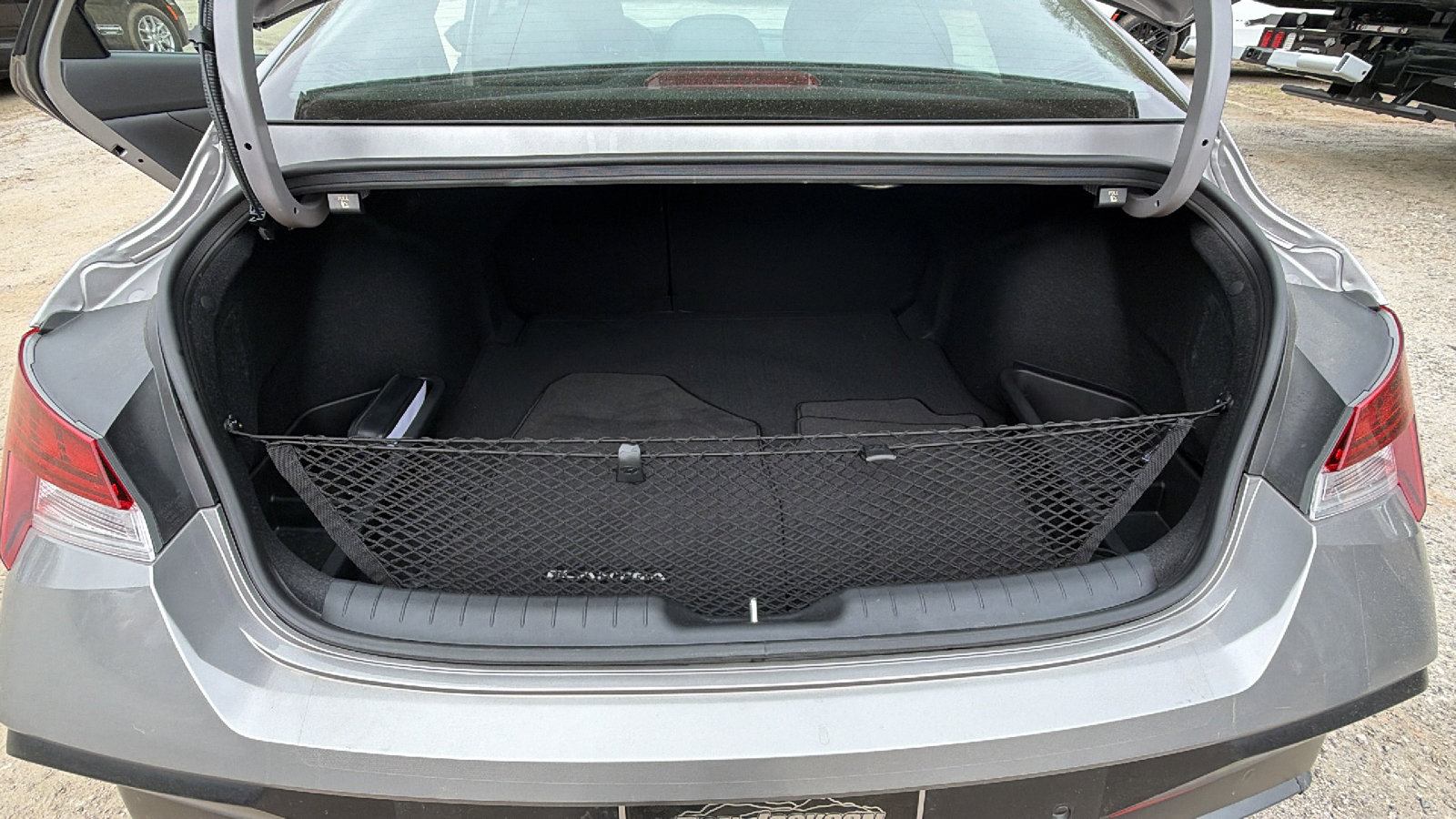 Used 2024 Hyundai Elantra Limited image 13