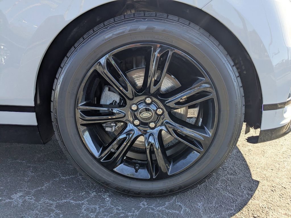 Used 2022 Land Rover Range Rover Velar R-Dynamic S image 11