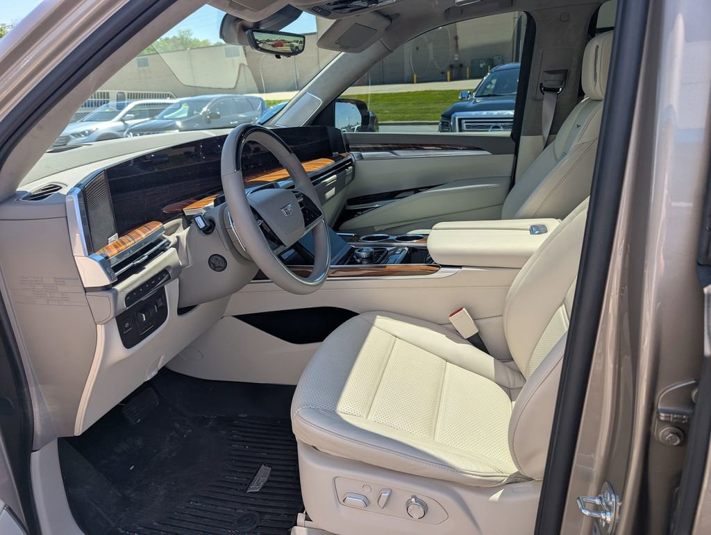 Used 2025 Cadillac Escalade Sport Platinum w/ LPO, Floor Liner Package AWD/4WD image 12