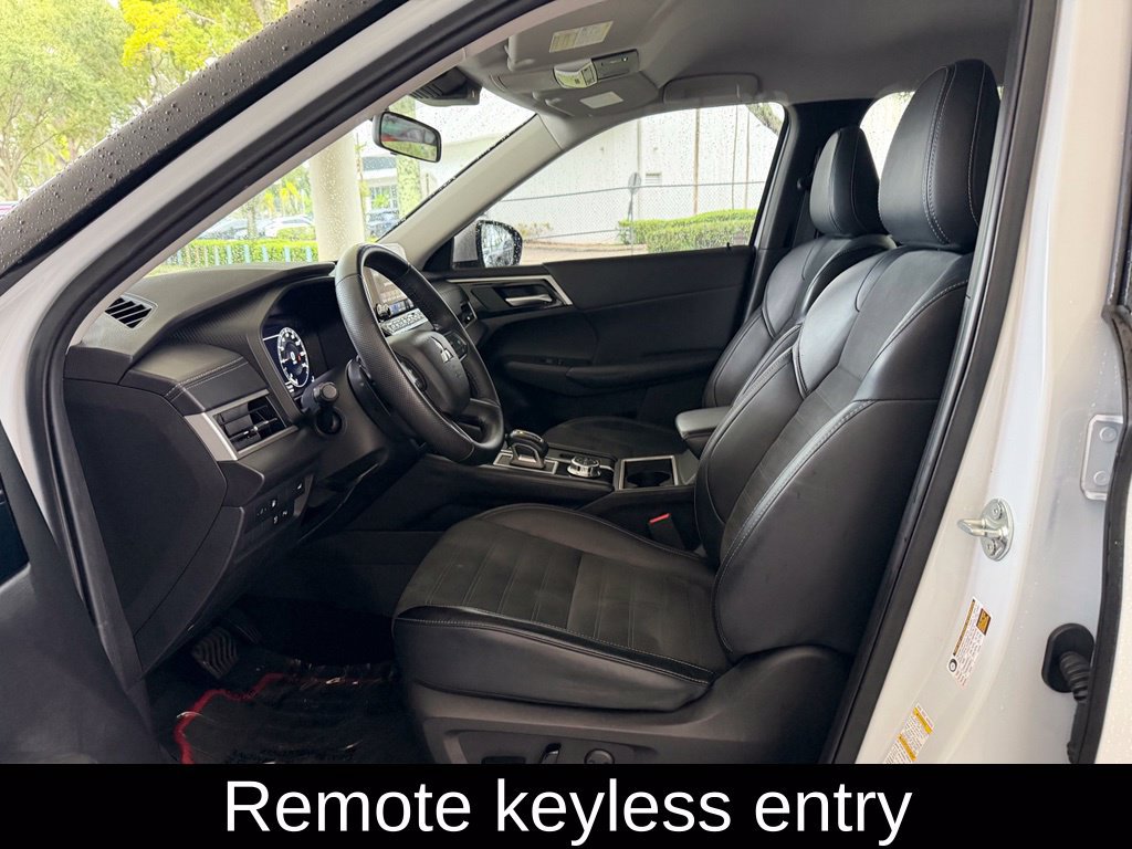 Used 2023 Mitsubishi Outlander 4WD Plug-In Hybrid image 5