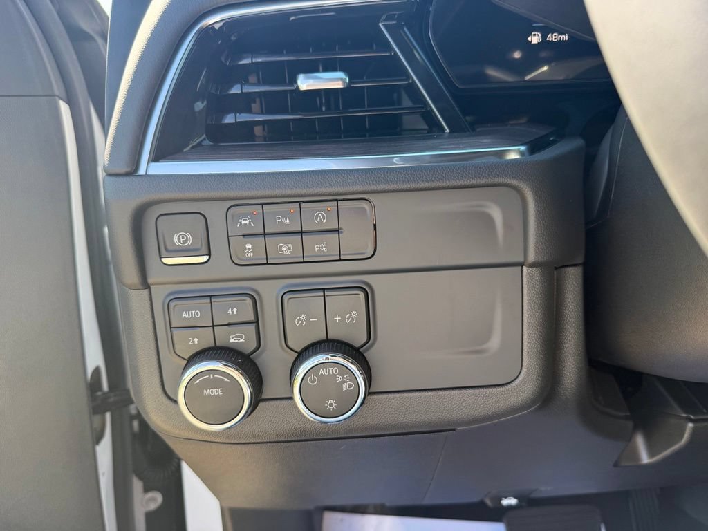 Used 2026 Chevrolet Suburban LS AWD/4WD image 38