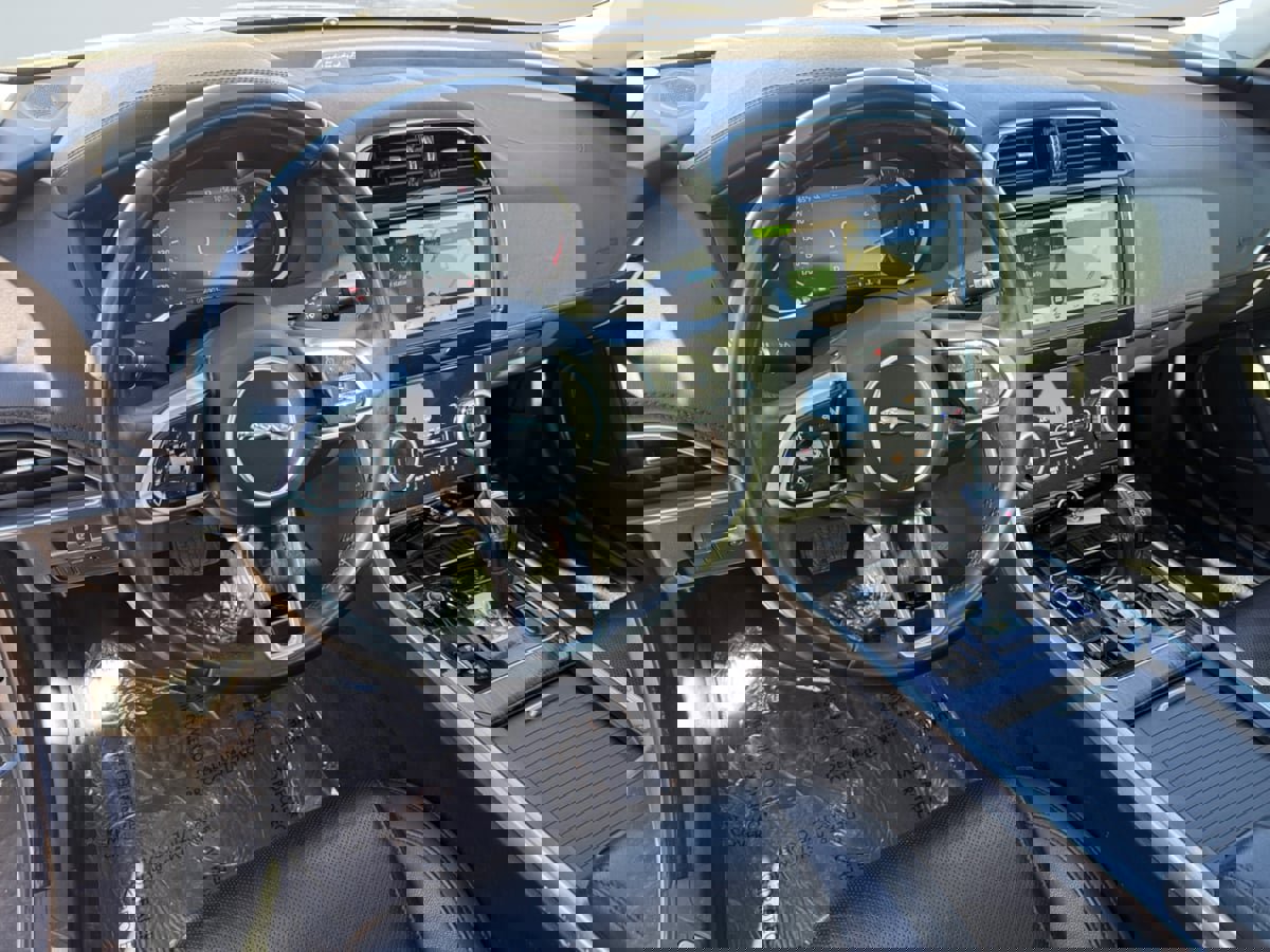 Used 2020 Jaguar XE S image 13