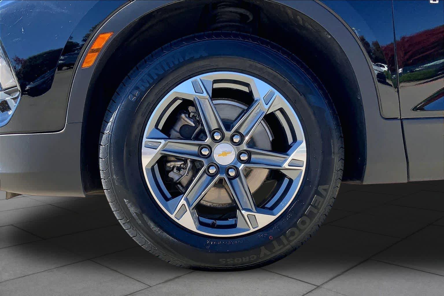 Used 2025 Chevrolet Blazer LT FWD image 10