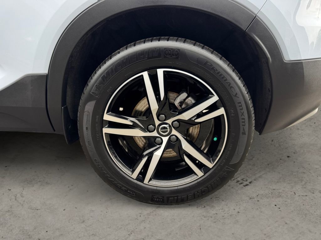 Used 2025 Volvo XC40 B5 Core AWD/4WD image 9
