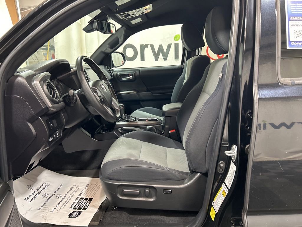 Used 2022 Toyota Tacoma TRD Off-Road image 22