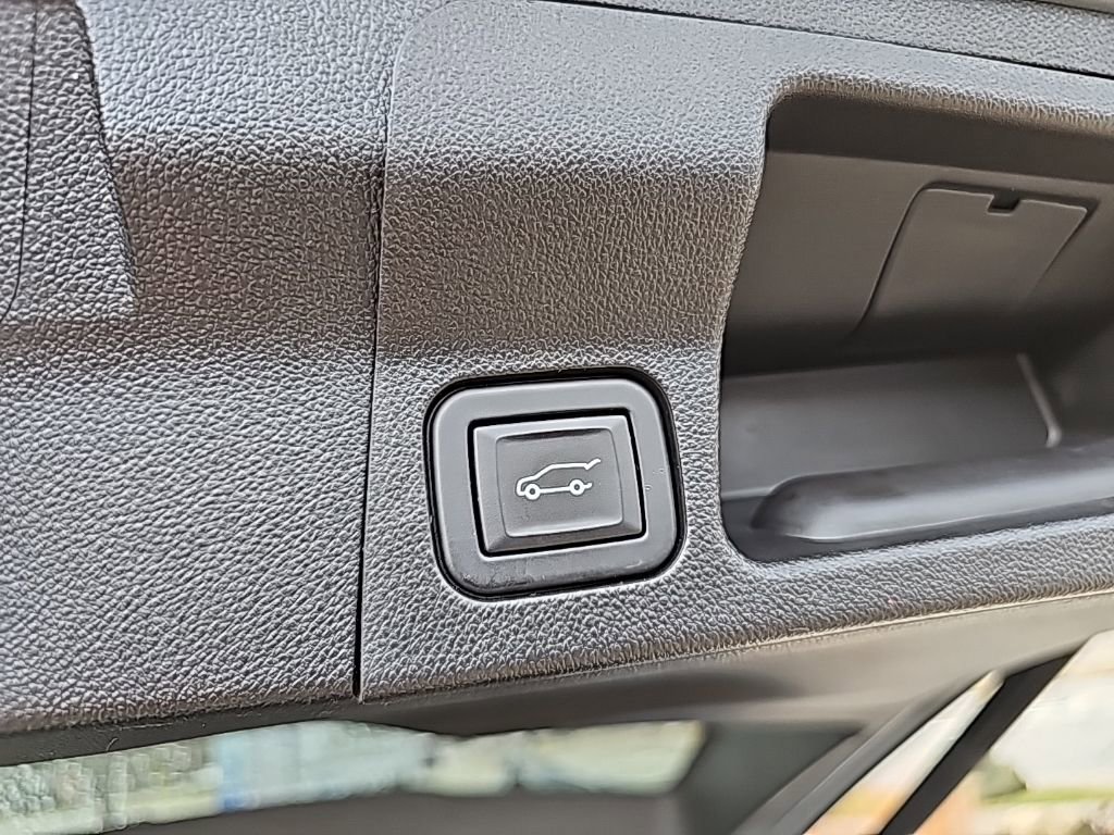 Used 2023 GMC Acadia AT4 w/ Technology Package image 27