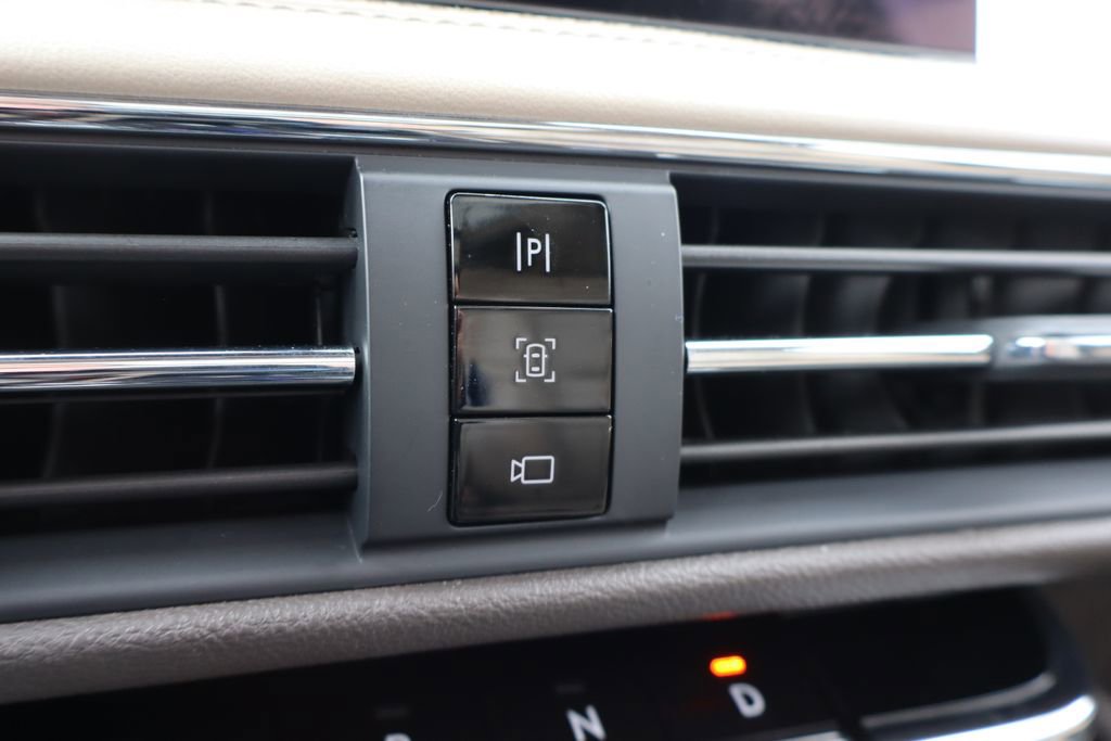 Used 2021 Lincoln Corsair AWD w/ Premium Package image 18