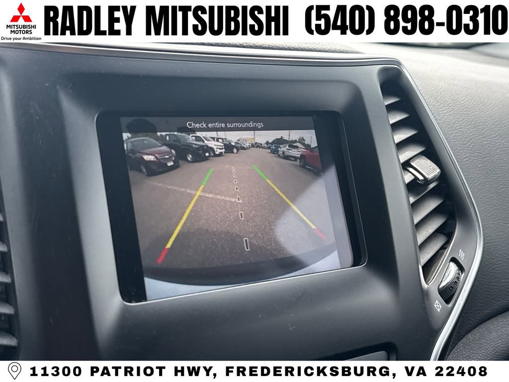 Used 2019 Jeep Cherokee Latitude Plus AWD/4WD image 9