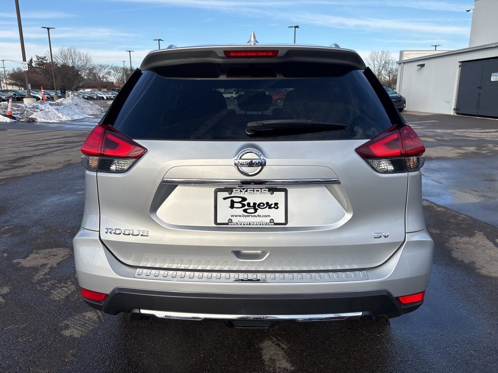 Used 2017 Nissan Rogue SV image 4