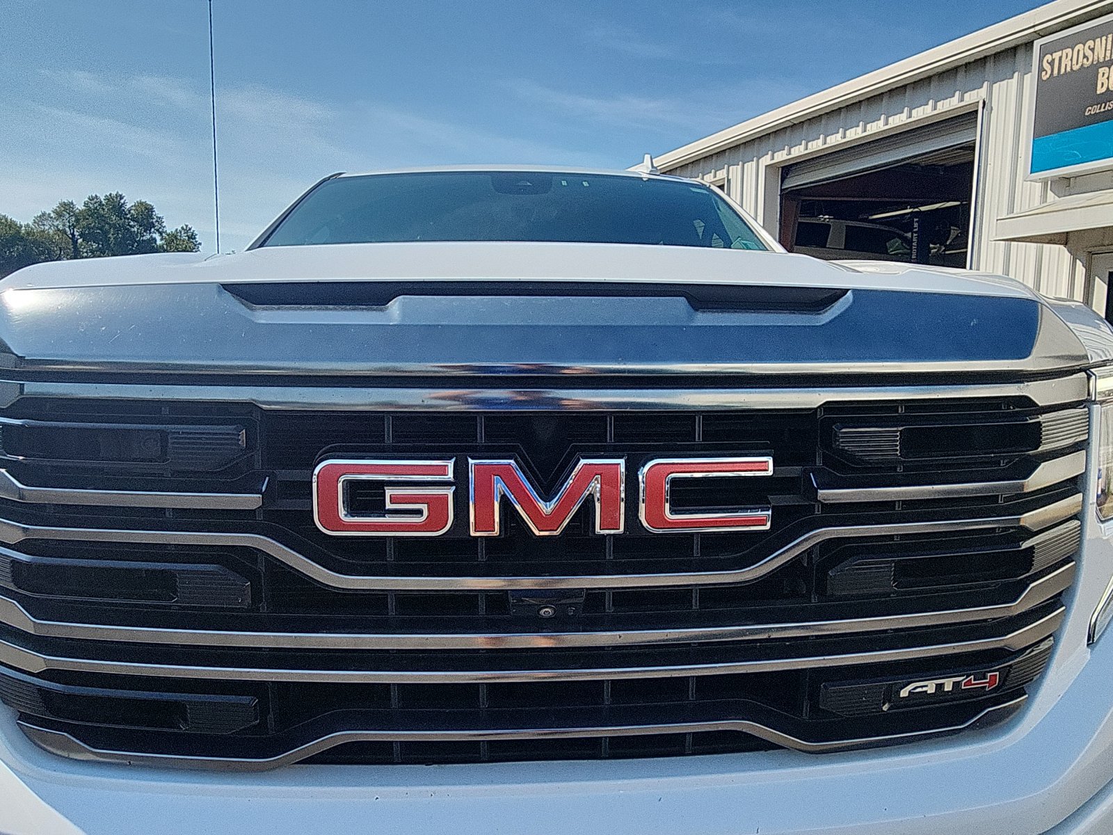 Used 2023 GMC Sierra 1500 AT4 w/ AT4 Premium Package AWD/4WD image 11