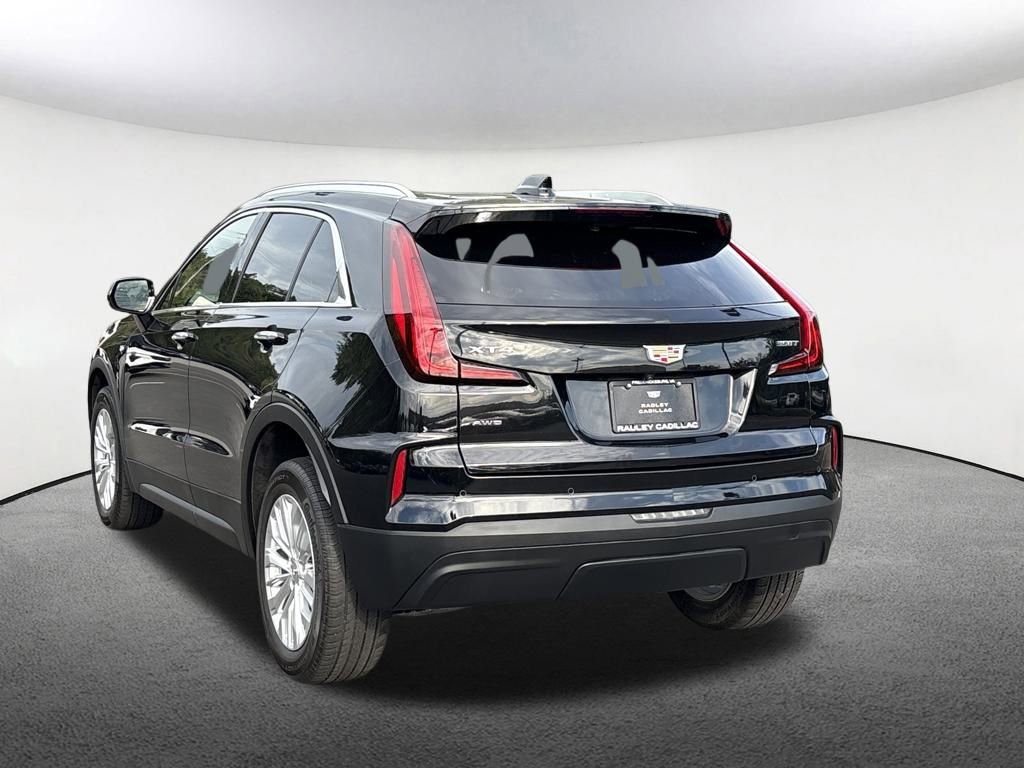 Certified 2024 Cadillac XT4 Luxury w/ Cold Weather Package image 3