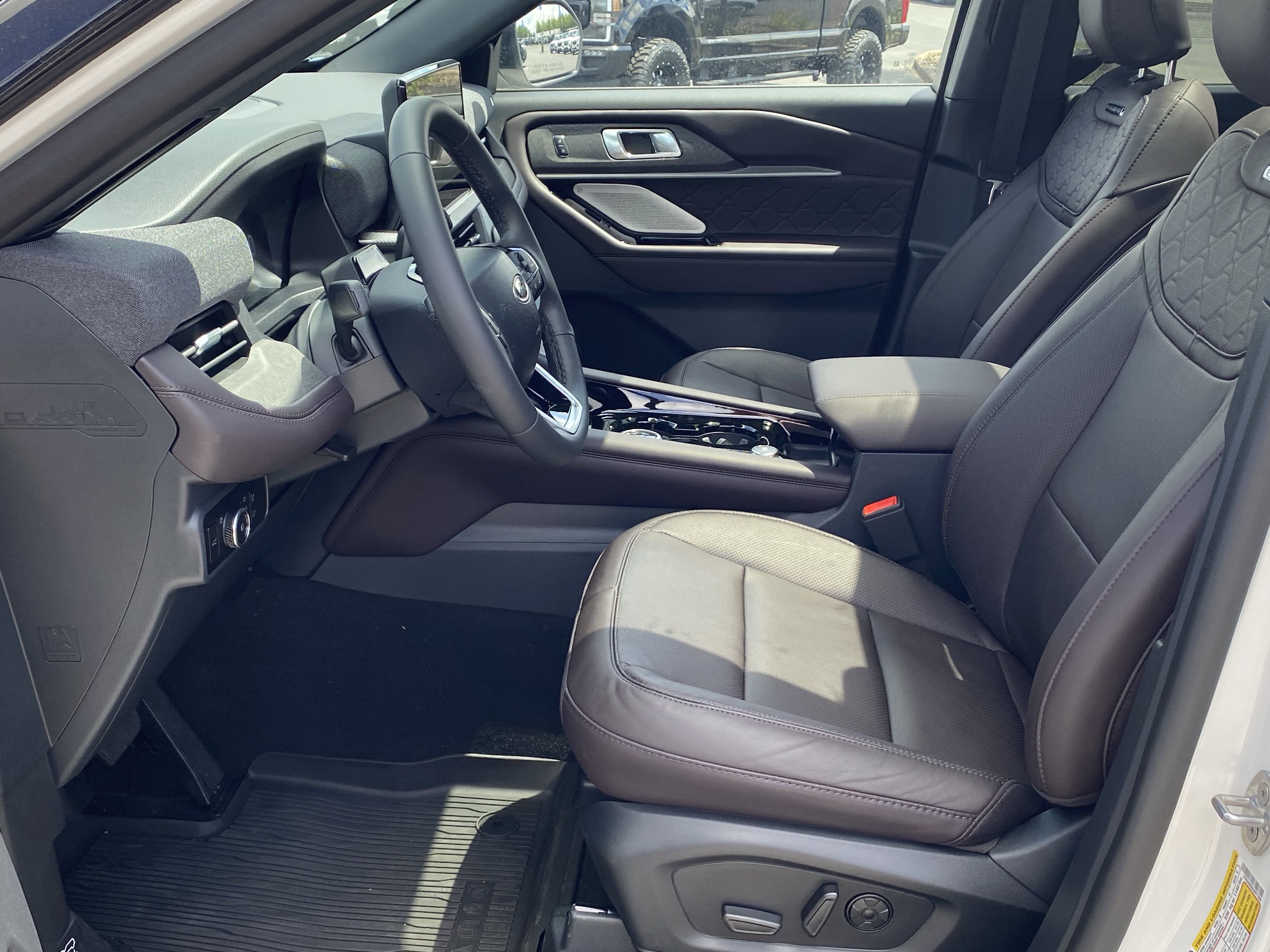 New 2025 Ford Explorer Platinum w/ LUX Leather Package image 8