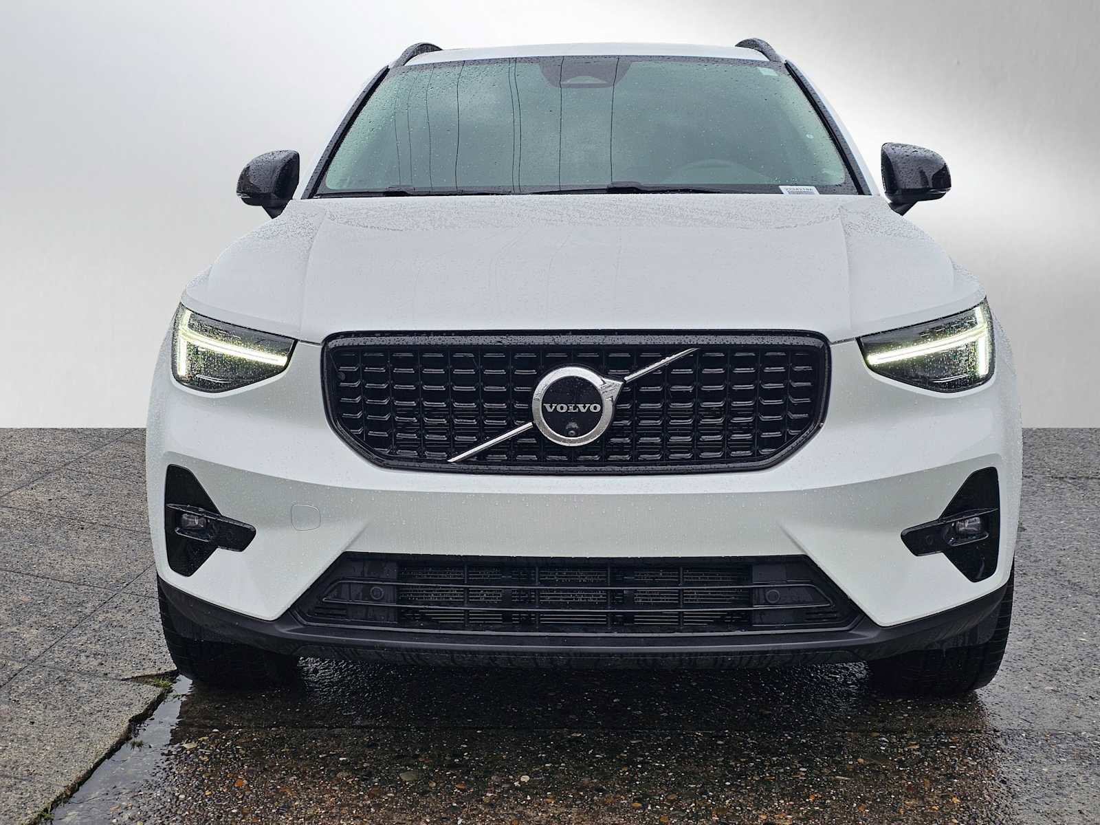 Certified 2024 Volvo XC40 B5 Ultimate w/ Protection Package Premier image 8