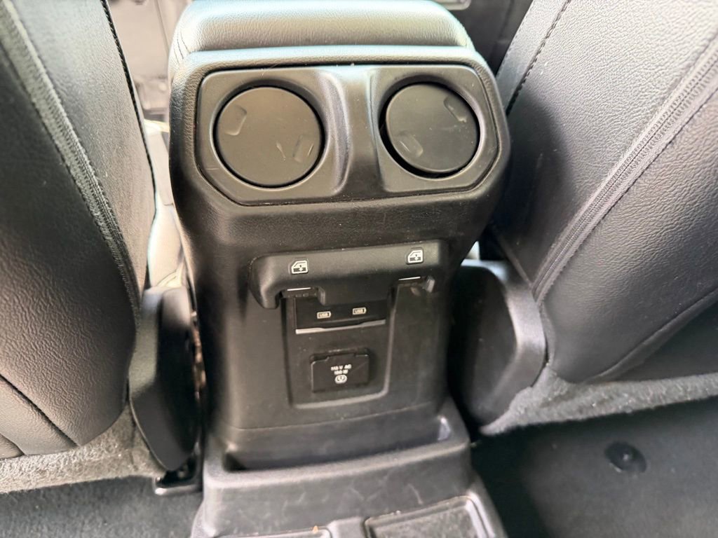Used 2022 Jeep Wrangler Unlimited Sahara AWD/4WD image 24
